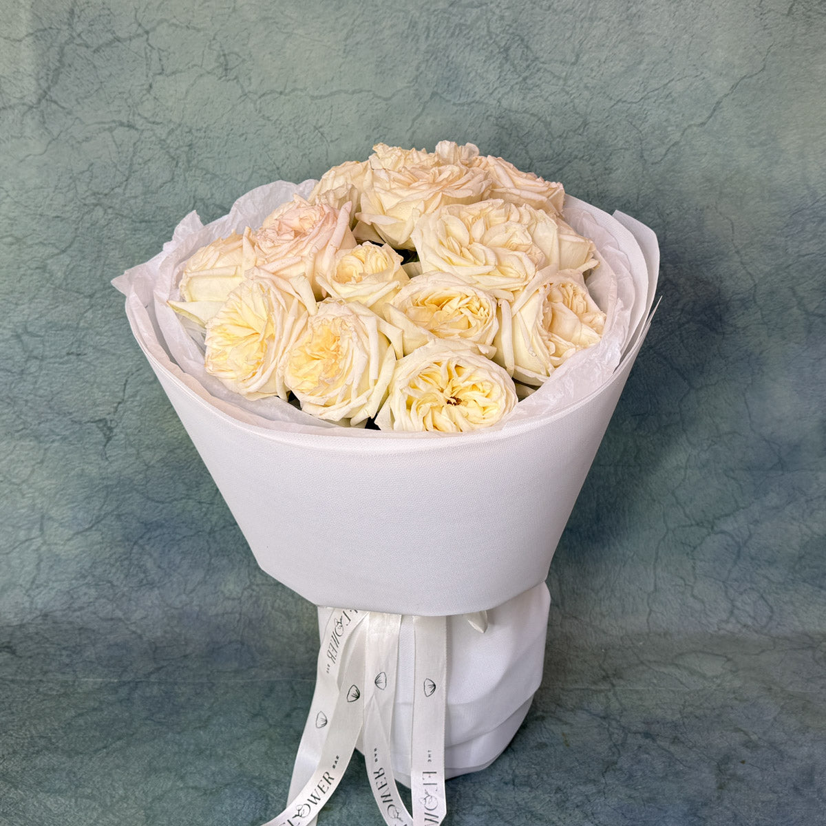 Round Bouquet 15 White Ohara